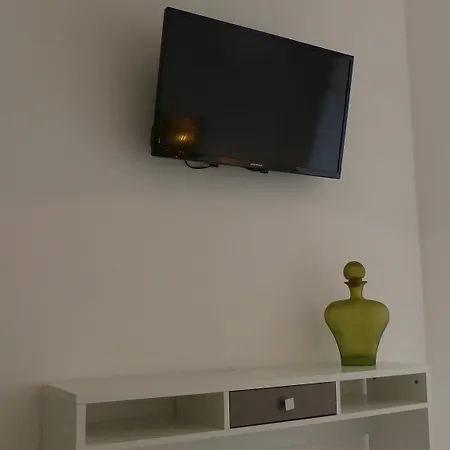 Apartment Lovely Renovated 5pax In The Heart Of
